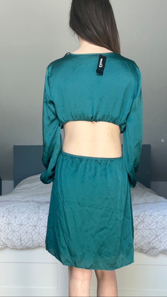 Robe verte dos ouvert - photo numéro 2