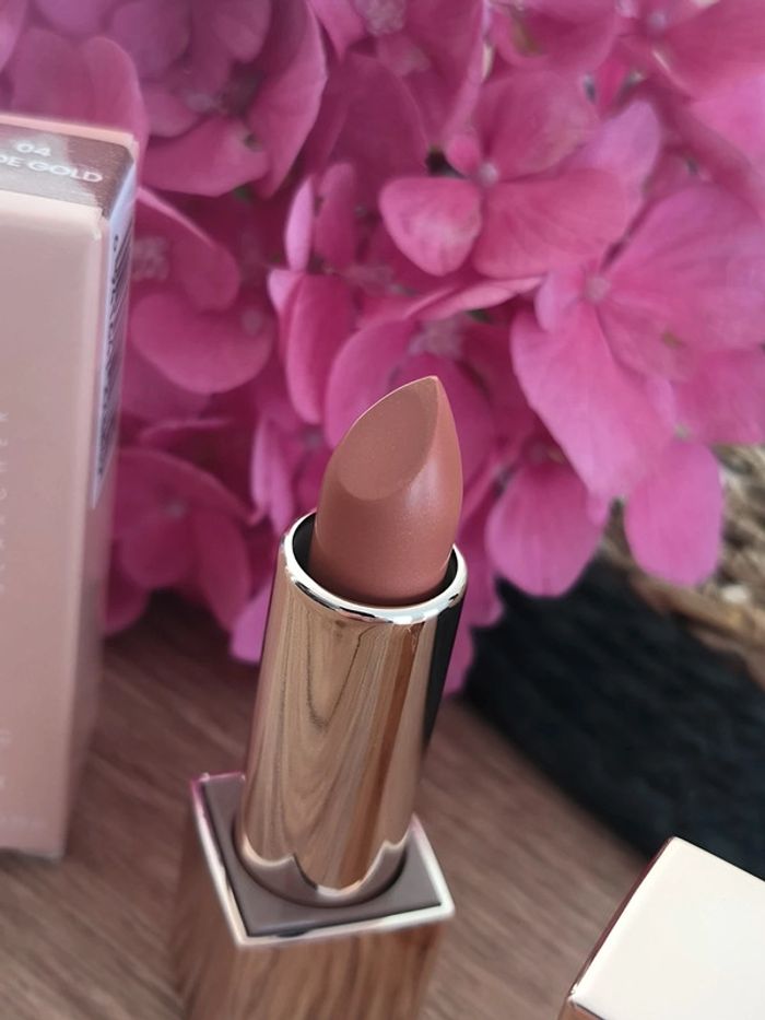 Rouge à lèvres vegan Brillant métallique 04. Nude Gold - photo numéro 2
