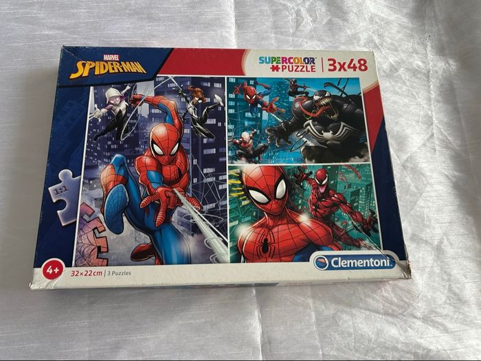 3 puzzles Spiderman