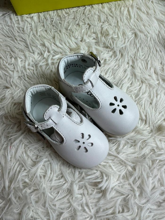 Paire de chaussures blanches aster taille 17 - photo numéro 3