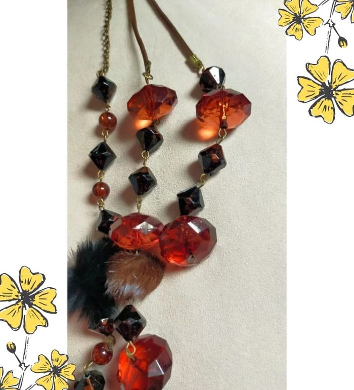 Collier original multirangs - Perles ambrées et noires + pompons fourrure – Collection PMN - photo numéro 7