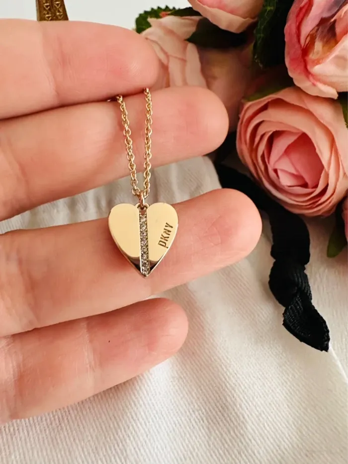 Collier DKNY cœur doré strassé – haute qualité