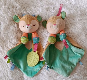 Lot de 2 doudous triangle plat vert -  faons beige - attache tétine - Tifan 