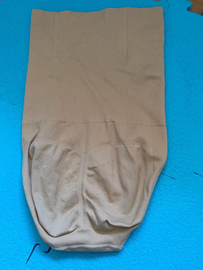 Culotte gainante couleur beige Taille M - photo numéro 3