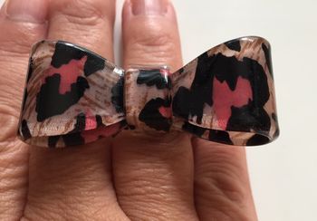 bague noeud en résine motif guépard 