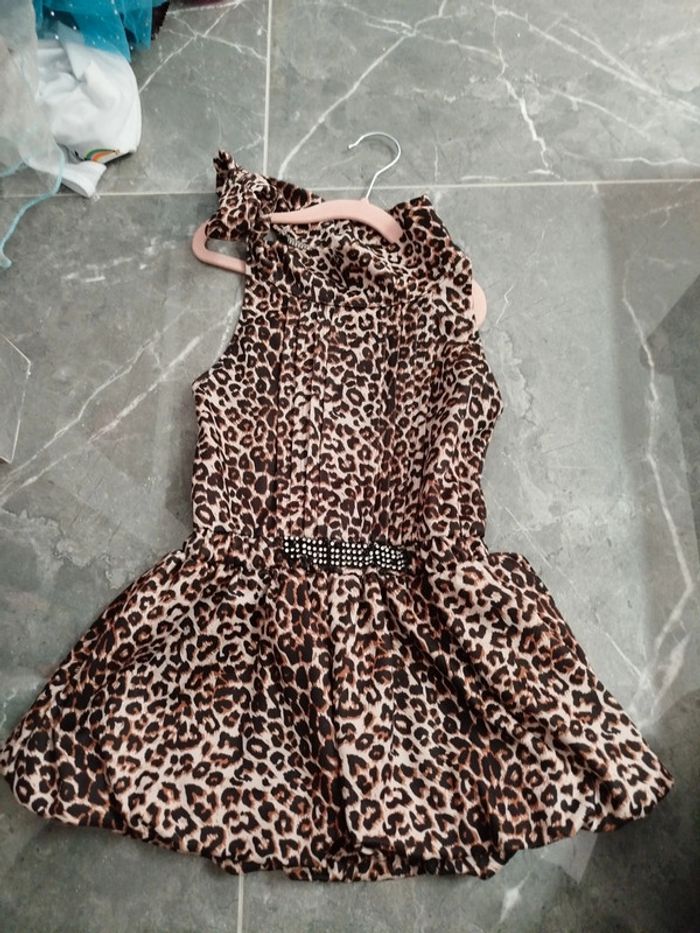Belle Robe tunique marque chicaprie motif léopard 6 ans