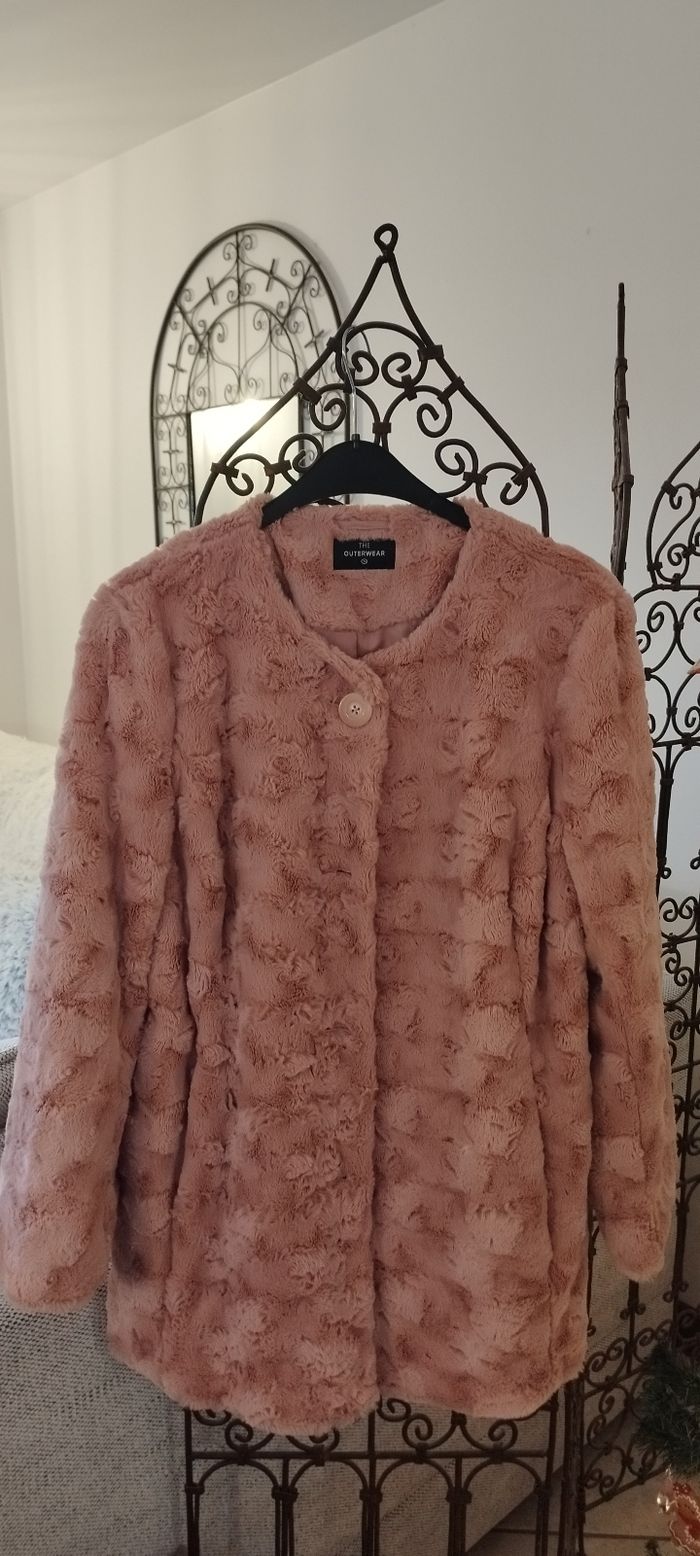 Veste manteau fourrure 3/4 C&A grande taille 48, couleur vieux rose, avec boutons et poches. Neuf