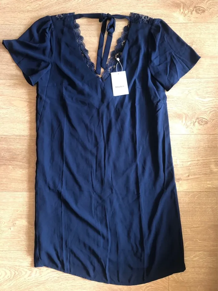 Robe bleu marine été dentelle et noeud au dos - photo numéro 3