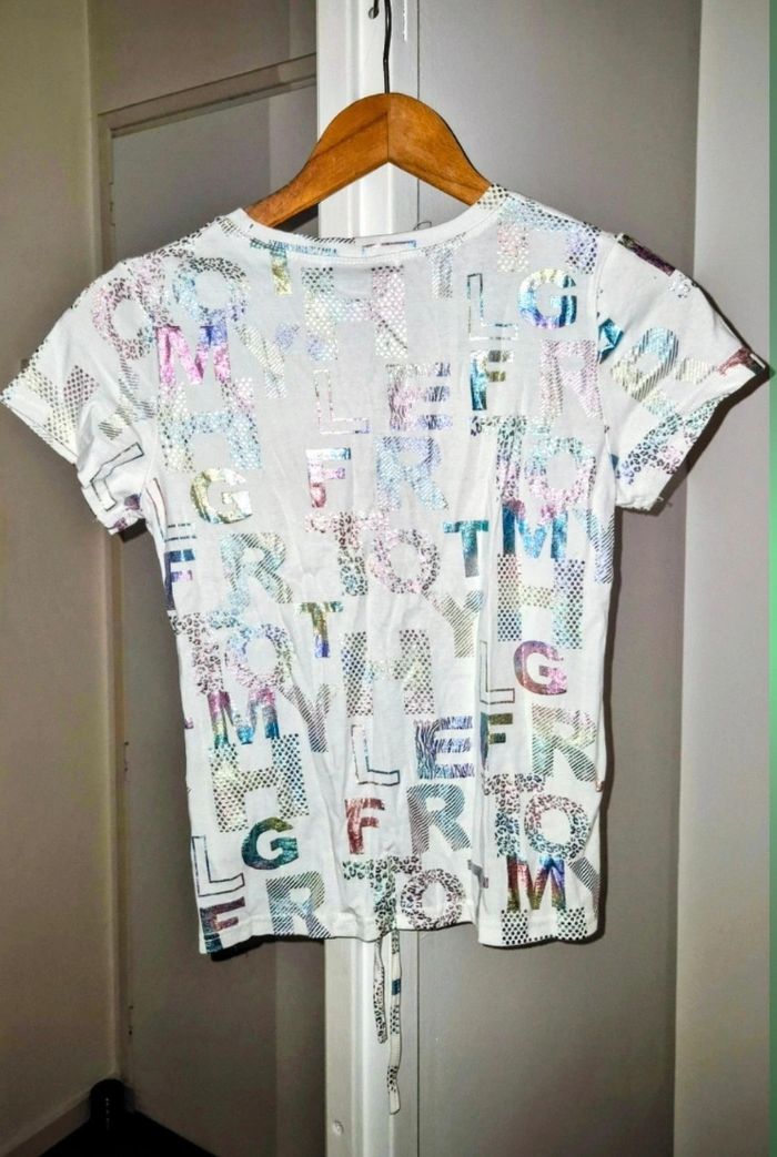 Tee-shirt blanc avec écritures multicolores - photo numéro 2