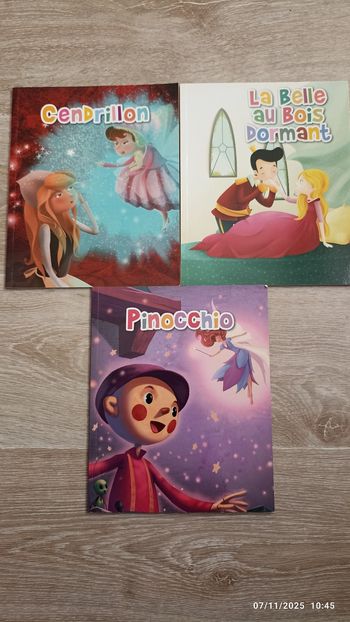 L'eau 3 livres Pinocchio , Cendrillon, belle au bois dormant