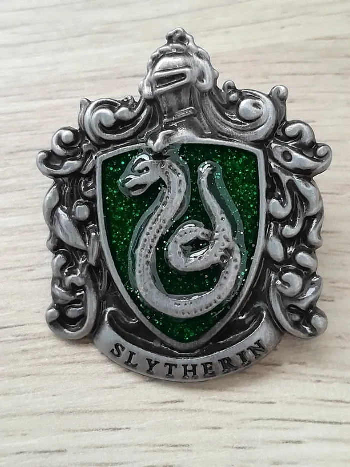 Pin's Harry Potter, argenté et vert N° 03 - photo numéro 2