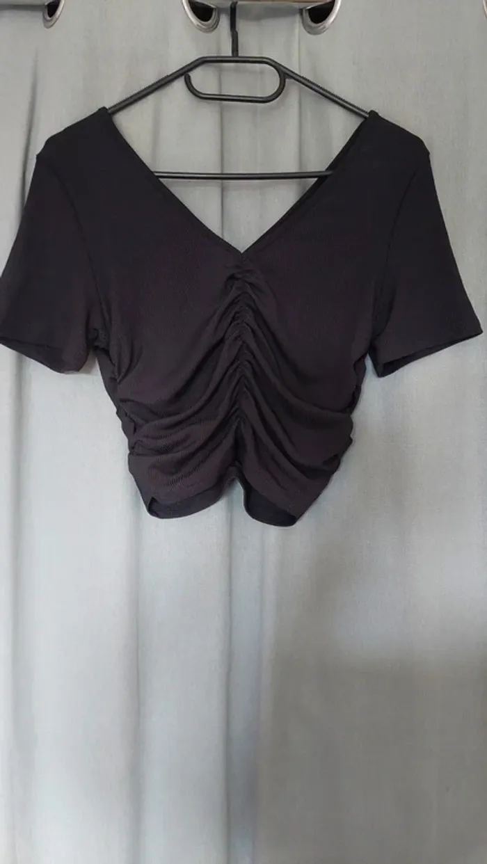 Crop Top Froncé Noir – Taille M - parfait état - photo numéro 3