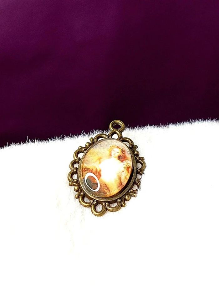 Magnifique pendentif cabochon femme style peinture renaissance - photo numéro 2