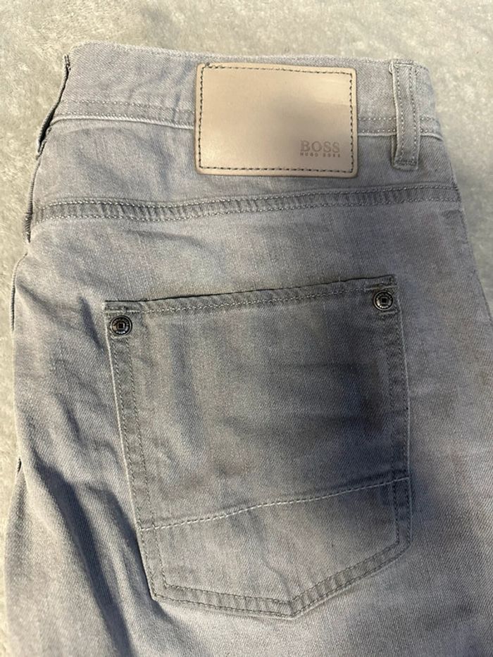 Jeans Boss gris clair coupe regular Taille 33/32 - photo numéro 3