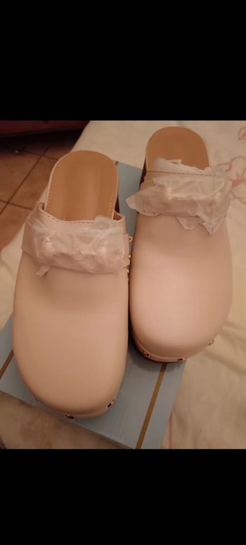 Sabots beige neuf taille 39