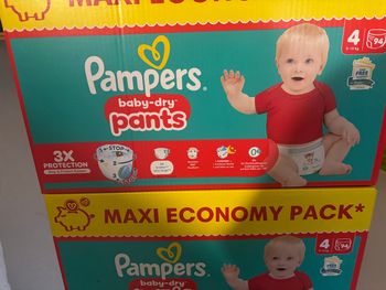 Couches Pampers taille 4 pants (X 2 cartons ) neuf