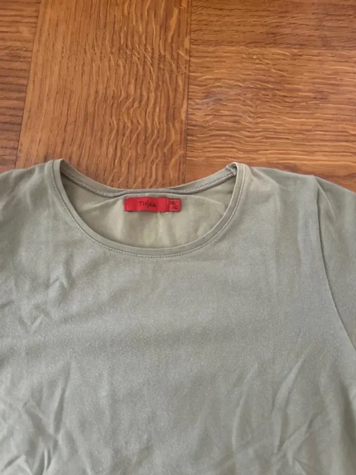T-shirt vert - photo numéro 2