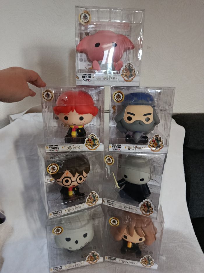 A saisir , lot de 7 belles tirelires " Harry Potter  "  ( bien lire svp )