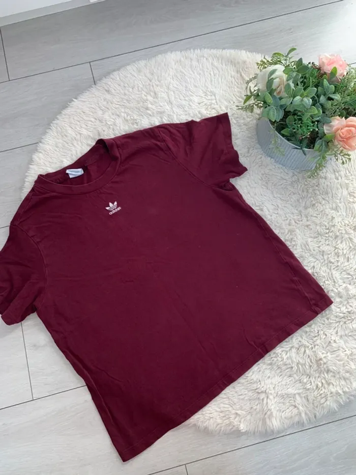 T shirt Adidas mixte  en parfait état