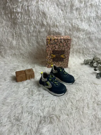 Paire de basket Stones and Bones taille 20