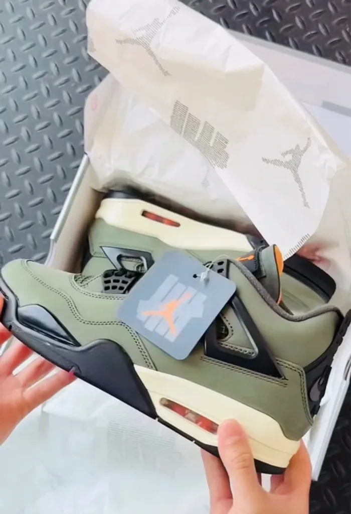 Nike air Jordan 4 rétro X Undefeated - Taille 43 - Deep Green and clementine - photo numéro 2
