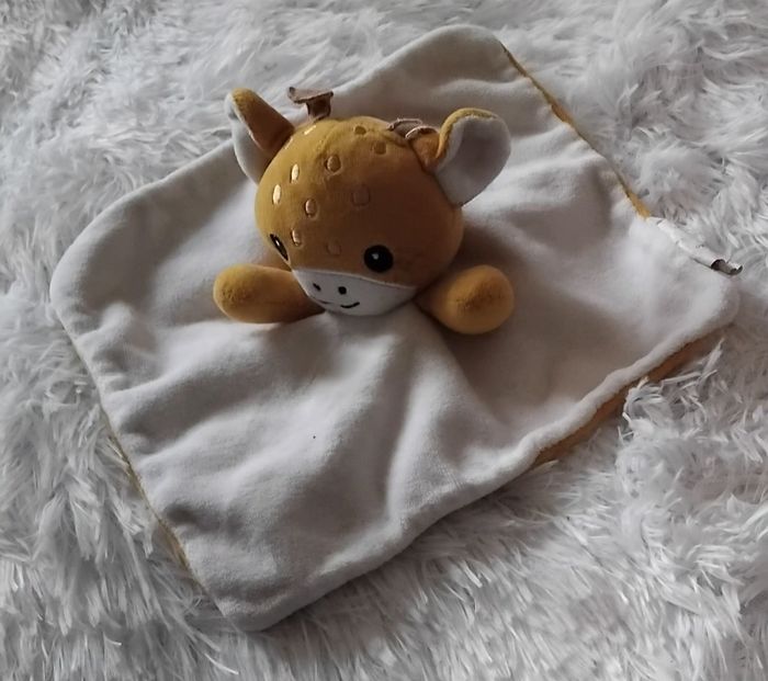 Doudou girafe carré plat blanc et moutarde - Siplec