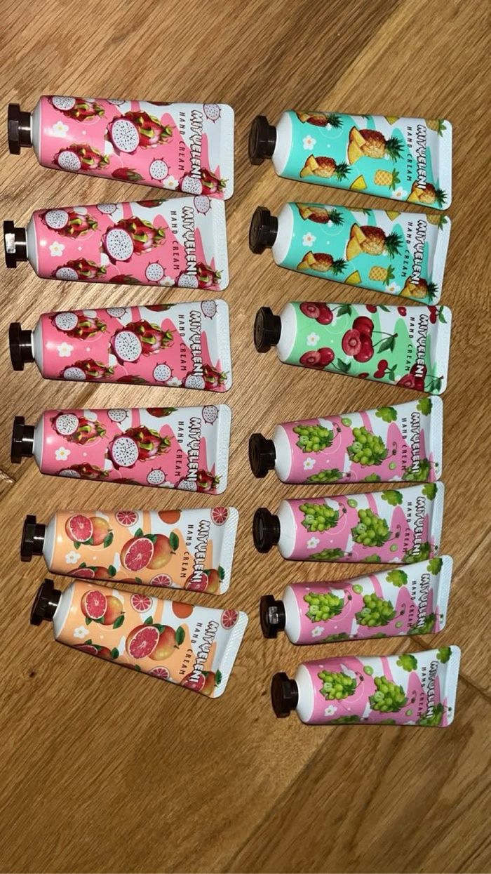 Lot 13 crèmes mains neuves