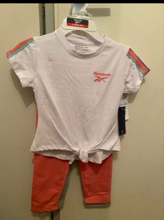 Ensemble reebok 3 pièces 4/5 ans neuve