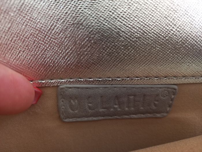 Jolie pochette grise – Marque Mélanie