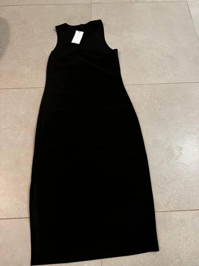 Robe noir Mango, taille M, neuve avec étiquette, 125cm de longueur - photo numéro 3