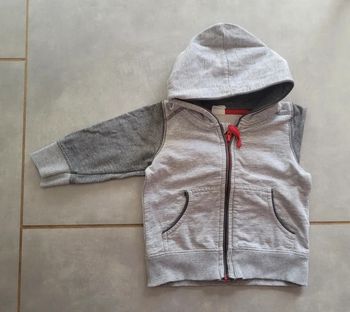Gilet à capuche 9-12 mois