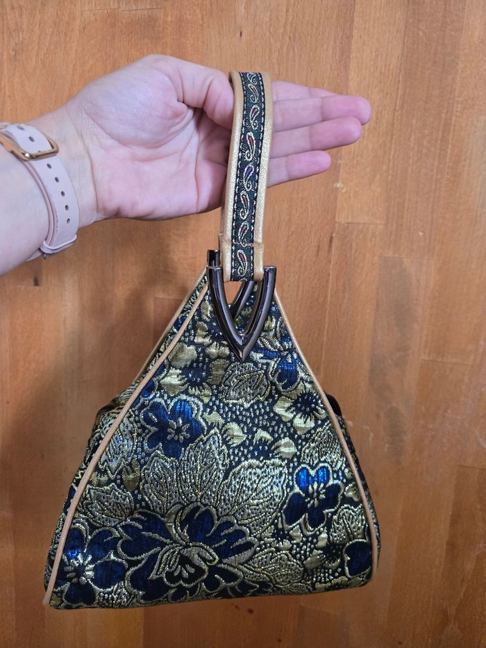 Sac  à  main aux broderies bleues et dorées - photo numéro 2
