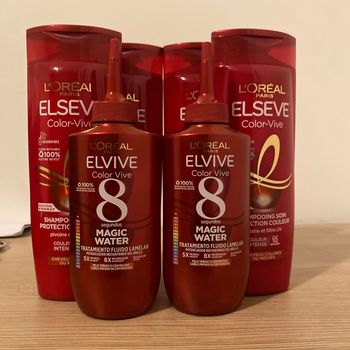 Lot de six produits, elles vivent color dans deux Magic Water et quatre shampooings, protection couleur pour cheveux colorés ou méché
