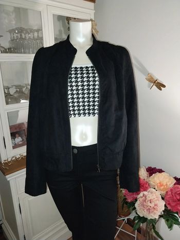 Veste noir façon Teddy en suedine/ peau de pêche by Toumai Taille 38 excellent état