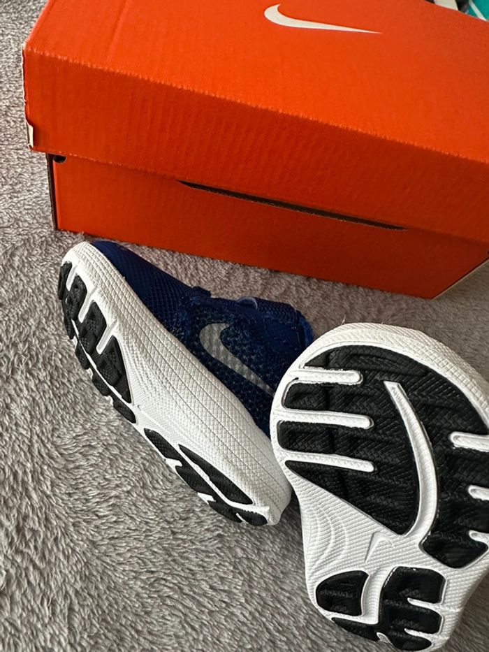 Baskets Nike Révolution 3 pour bébé - Taille 17 - photo numéro 7