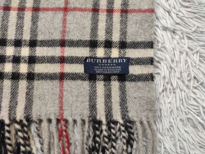 Écharpe Burberry vintage excellent état 100% cachemire - photo numéro 3