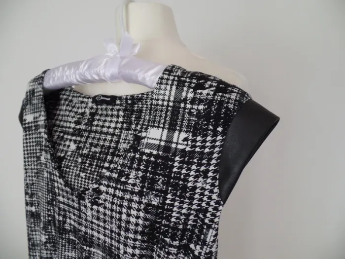 Robe droite_chic_Motifs noir & blanc - photo numéro 7