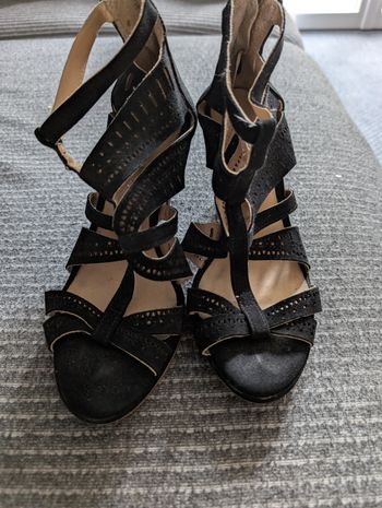 Magnifiques sandales montantes 