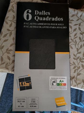 Dalles adhésives