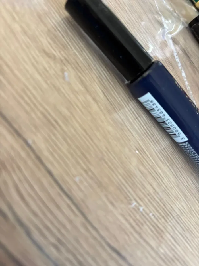 Rouge à lèvres bleu marine, L’Oréal Paris n° 181 - photo numéro 3