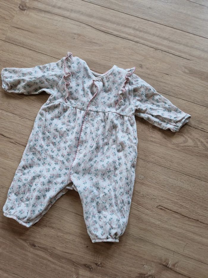 Combinaison Fleurie obaibi taille 6 mois - photo numéro 3