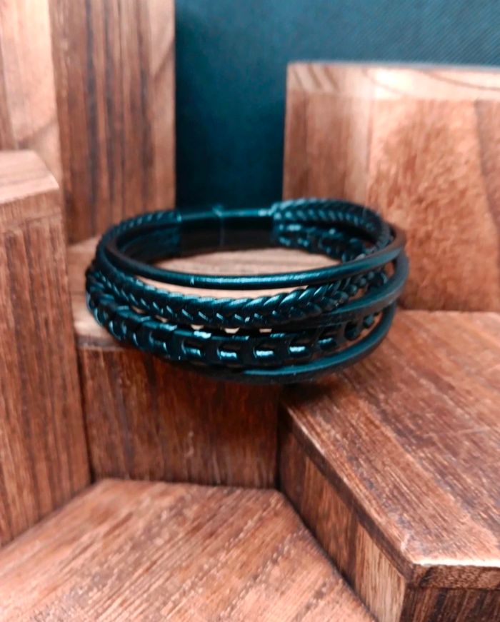 Bracelet tressé en cuir– 21 cm – Fermoir magnétique – Style bohème, rock & vintage – Mixte
- photo numéro 6