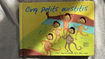 Cinq petits ouistitis