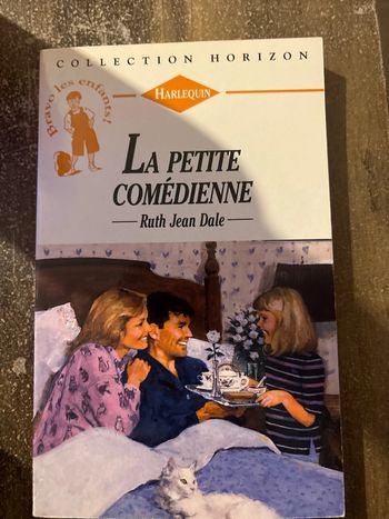 Livre de poche la petite comédienne