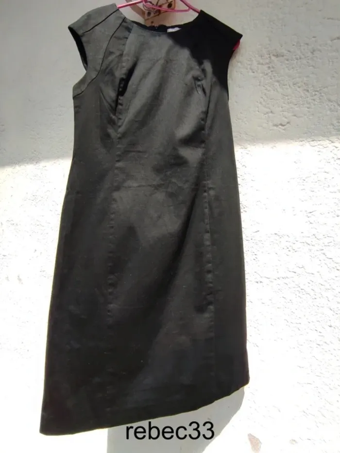 Robe cintrée noire