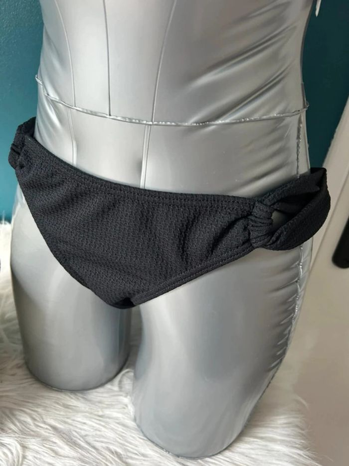 Maillot de bain noir deux pièces - taille 40/42 - photo numéro 2