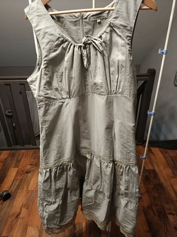 Robe grise sans manches taille 5