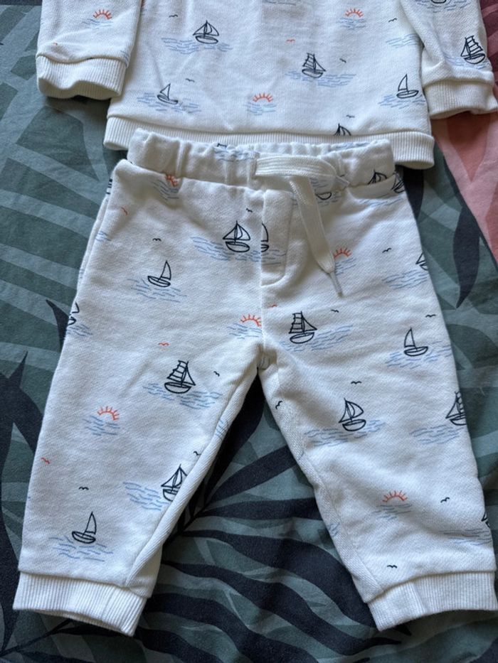 Comme neuf ! Ensemble 6 mois - photo numéro 3