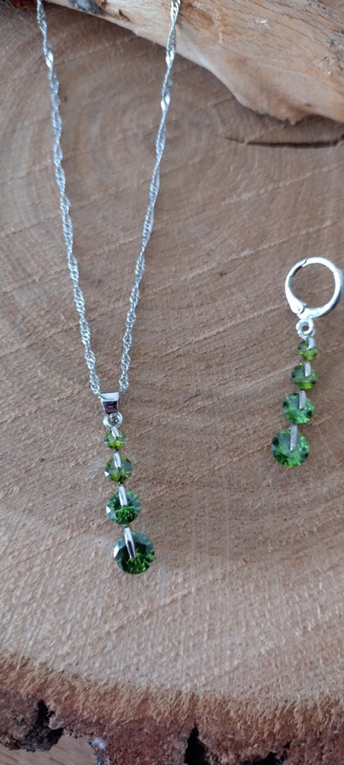 Collier et boucles d'oreilles