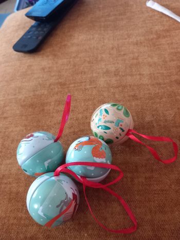 Lot 4 boules de Noël